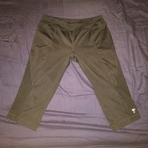 Danskin Capri yoga pants